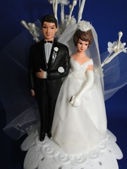 New Vintage Wilton Petite «Dainty Charm» , black tux Wedding CakeTop, 104-32310