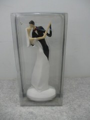 Lillian Rose Cake Topper Abstract Kissing Couple Dancing Resin NIP 6 1/4″