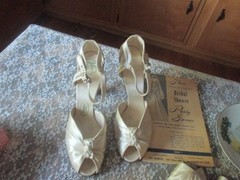 LOT OF 12 VINTAGE WEDDING TOPPERS/ACCESSORIES SHOES/VEIL.FLORAL ARCH 1940’S