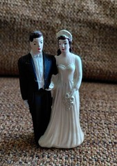 Vintage 1950’s CHALKWARE WEDDING CAKE TOPPER COUPLE Chalk Ware
