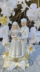 Porcelain Wedding Bride & Groom VTG Topper w/Floral Decor & Rings. Hong Kong