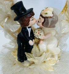 Vintage 1980 Coast Novelty Wedding Cake Topper Kissing Bride Groom Heart Decor
