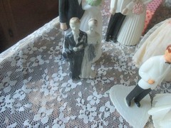 LOT OF 12 VINTAGE WEDDING TOPPERS/ACCESSORIES SHOES/VEIL.FLORAL ARCH 1940’S