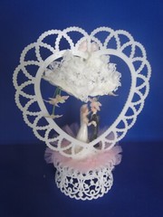 New Vintage Traditions Wedding Caketop Bride/Groom, white heart arch, pink #128P