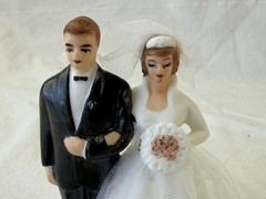 Vintage Wilton Chicago Wedding Cake Topper Bridal Couple Netting Bisque Matte