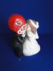 New Kansas City Chiefs Kissing Bride & Groom Wedding Cake Top figurine