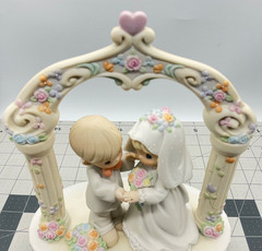 Precious Moments porcelain Bride & Groom arch wedding figurine music box 876143