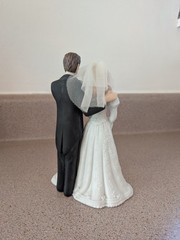 Vintage 1988 Roman Inc EHW Wedding Cake Topper Figurine Bride Groom Porcelain