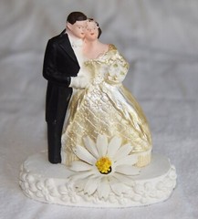 VTG 1940’s Marble Like Chalkware Bride+Grooms (2) Cake Toppers+4 Metal Bow Arrow
