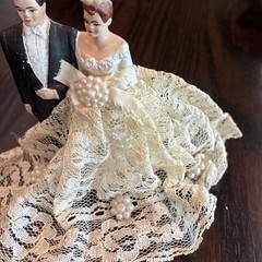 Vintage Bride & Groom Wedding Cake Topper Ceramic 1950s 4″ Lace Dress