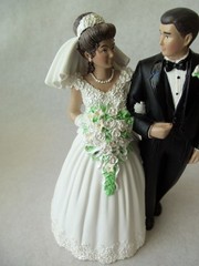 Vtg Wilton Wedding Couple Cake Topper! DARK HAIR! SLIGHTLY OLDER COUPLE! 5″