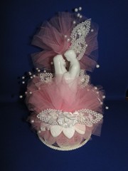 New Vintage Wilton «Lustrous Love» Wedding CakeTop, white porcelain,pink 117-623