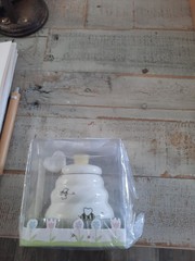 “Sweet As Can Bee” Ceramic Honey Pot w/ Wooden Dipper By Kate Aspen~ New in Box