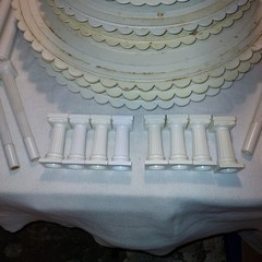 Wilton Circles of Strength Cake Separator Plates Scalloped 9” – 18” and Pillars