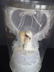 Precious Moments 10″ Wedding Cake Topper White Heart Beads Flowers Tulle Accents
