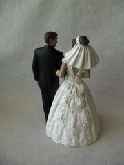 Vtg Wilton Wedding Couple Cake Topper! DARK HAIR! SLIGHTLY OLDER COUPLE! 5″