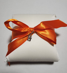 New Montana Silversmiths Country & Western Wedding White Ring Pillow Orange Bow