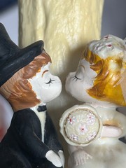 VINTAGE 1971 Wilton Bride & Groom Kissing On Tree Wedding Cake Topper Vase MCM