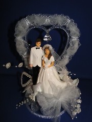 New Elegant Wedding Caketopper with Bride & Groom, decored HEART background #128