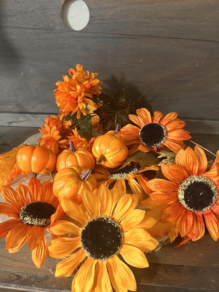 LOT OF 18 PIECES Pumpkins FLOWERS LEAVES TABLE Decor Artificial NWOT THANKSGIVIN