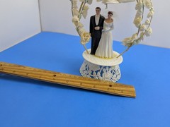 READ Vintage 1950s-60s Wedding Cake Topper Plastic Couple Wedding Bell Arch MCM