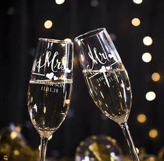 Mr. And Mrs. Personalized set of 2 Champagne Glass,Toasting Flutes, wedding Gift