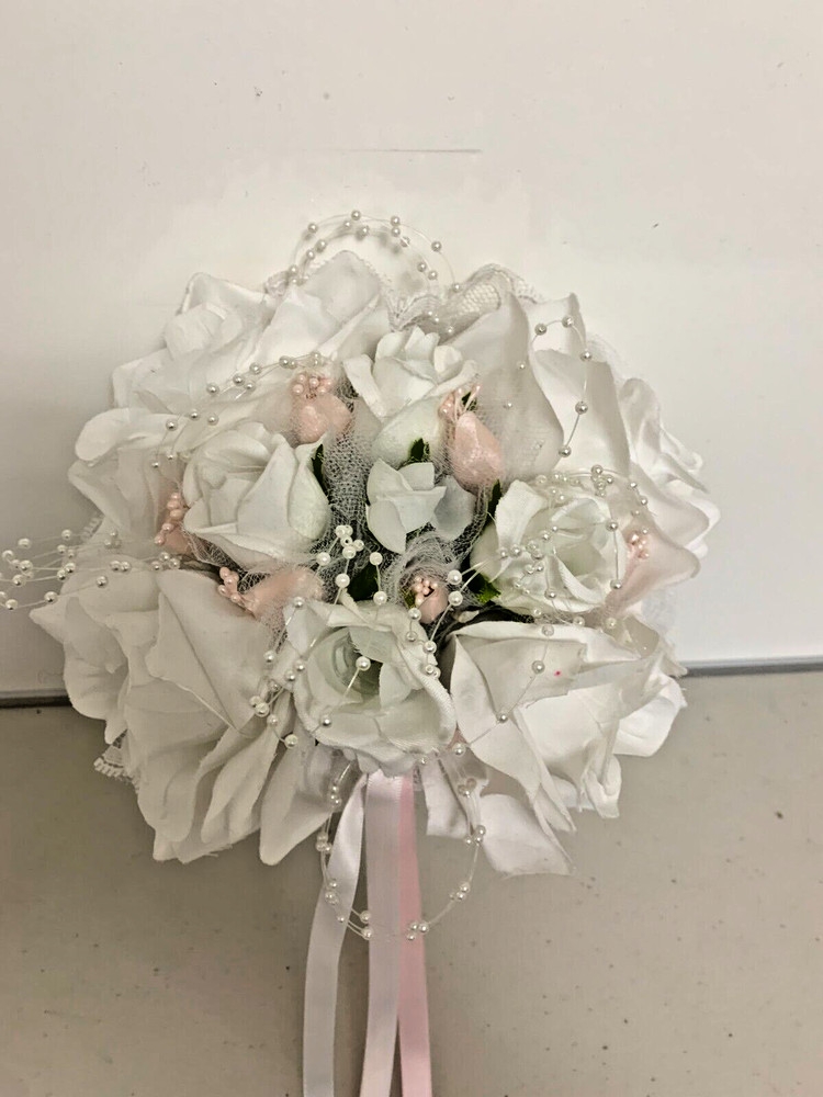 BOUQUET WHITE ROSE FLOWERS PINK ACCENTS WEDDDING BRIDE BRIDESMAID FLOWER GIRL