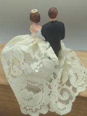 Vintage Wedding Cake Topper Caucasian Couple Brown Hair 1960’s