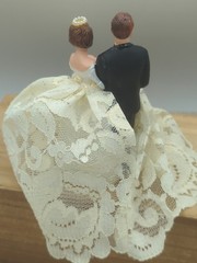 Vintage Wedding Cake Topper Caucasian Couple Brown Hair 1960’s