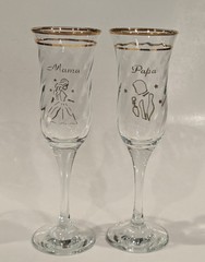 Champagne Flutes Toasting Glasses Wedding Anniversary Gold Trim, 8.25″ Tall