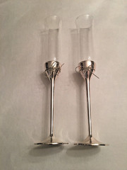 2 Vera Wang Love Knots Champagne Flutes Wedgewood Silver Plate Base 10 5/8″ Tall