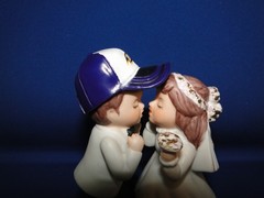 New Baltimore Ravens Kissing Bride & Groom Wedding Cake Top figurine with cap