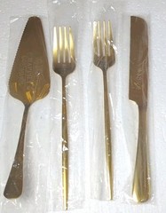 Mr and Mrs Wedding Cake Cutting Set & Champagne Flutes – 6pc Gold Gift Set NEW