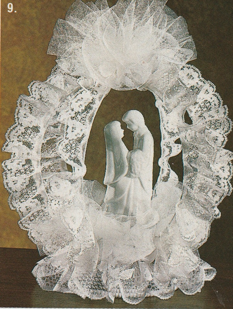 New Vintage Wilton «Lace Hideaway» Wedding CakeTop, white porcelain 117-150