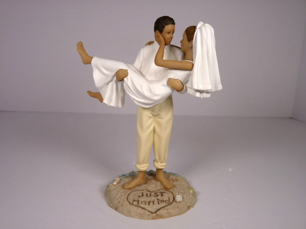 Lillian Rose Beach Just Married Newly Weds 6.75 in Resin Figurine – N15
