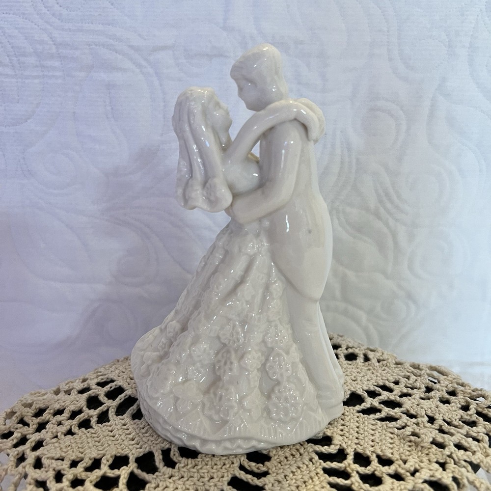 White Porcelain Bride & Groom Wedding Cake Topper Figurine 5.5″ Dancing Romantic