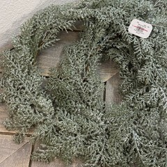 POTTERY BARN SNOWY WREATH HOLIDAY PLATE CHARGERS – SET OF 4 GREEN 16″ DIAM