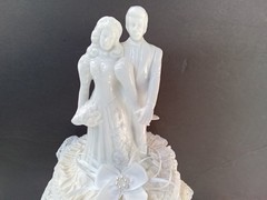 WEDDING TOPPER VTG COUPLE PORCELAIN WHITE FIGURES 8″ TALL SATIN & LACE RUFFLE