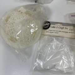 Vintage Wilton Wedding Cake Decorations Toppers Hearts Trims NOS Mixed Lot