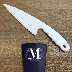 Lady M Cake Patisserie Knive – Premium Plastic Serrated -New with Paper Sheath