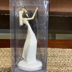 Lillian Rose Cake Topper Abstract Kissing Couple Dancing Resin New NIP 6.5”