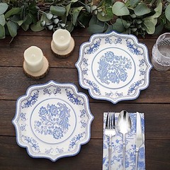 25 WHITE 8″ Paper Dessert PLATES BLUE Floral Print Scalloped Rim Party Events