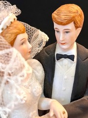 Lefton Porcelain Wedding Cake Topper & Figurine Groom & Bride w Lace Veil 1990