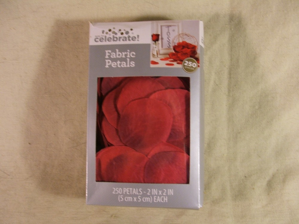 250 Count Red Fabric Décor Petals 2 in by 2 in