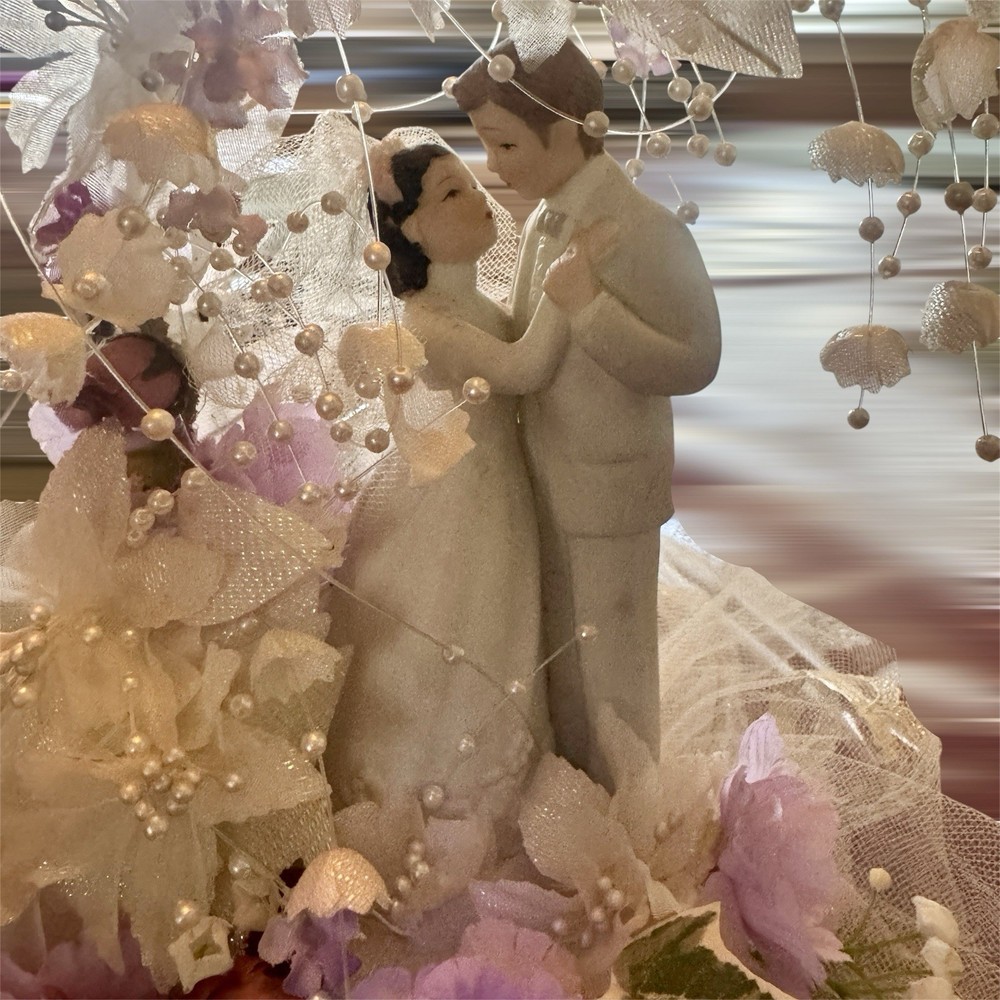 (3pc Set) VTG Y2K Wedding Couple Cake Topper+ Bride & Groom Flutes Porcelain