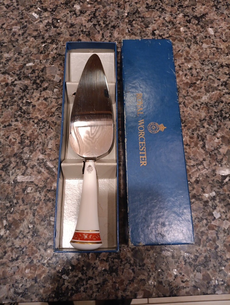 Royal Worcester Howard (Ruby) Fine Bone China Cake Slice / Server 1989 – 1994 JG