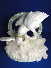 New Elegant Ring of Mint Green Pearls, Kissing Love Birds Cake topper #410
