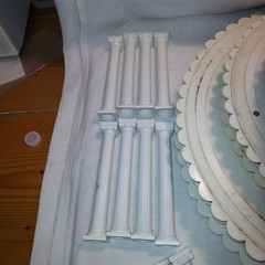 Wilton Circles of Strength Cake Separator Plates Scalloped 9” – 18” and Pillars