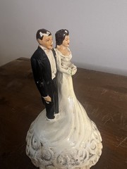 Vintage 1948 Coast Novelty Bride & Groom Wedding CAKE TOPPER Chalkware (chippy)