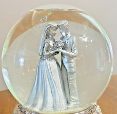25th Wedding Anniversary Music Snow globe – Bride & Groom Silversmith Co.